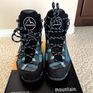 Almost New!La Sportiva Trango Tech GTX Womens perfect for hiking lovers